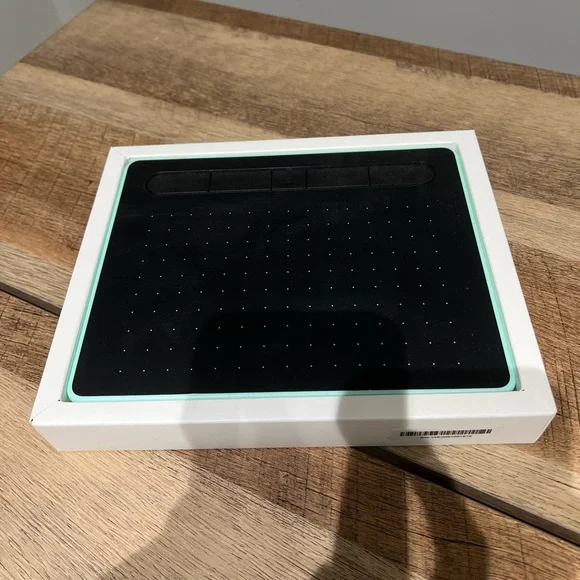 Wacom Intuos Small Wireless Graphics Tablet - Picture 4 of 5